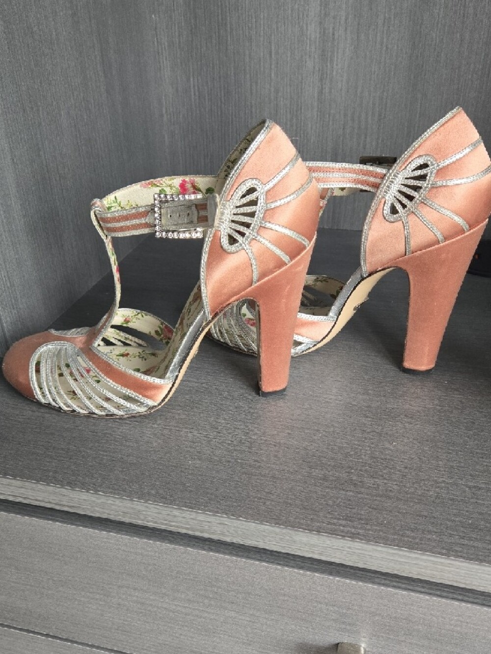 Gucci Peach Satin T-Strap Heels with Silver Trim - Picture 2 of 5